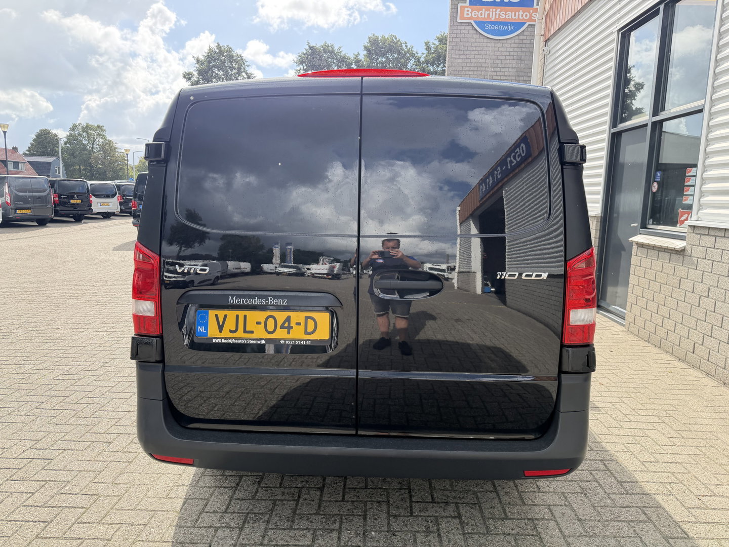 Mercedes-Benz Vito 110 CDI Lang L2H1 / euro 6 / bpm vrij / vaste prijs rijklaar € 16.950 ex btw / lease vanaf € 285 / airco / cruise control / navigatie / achterdeuren / comfort stoelen