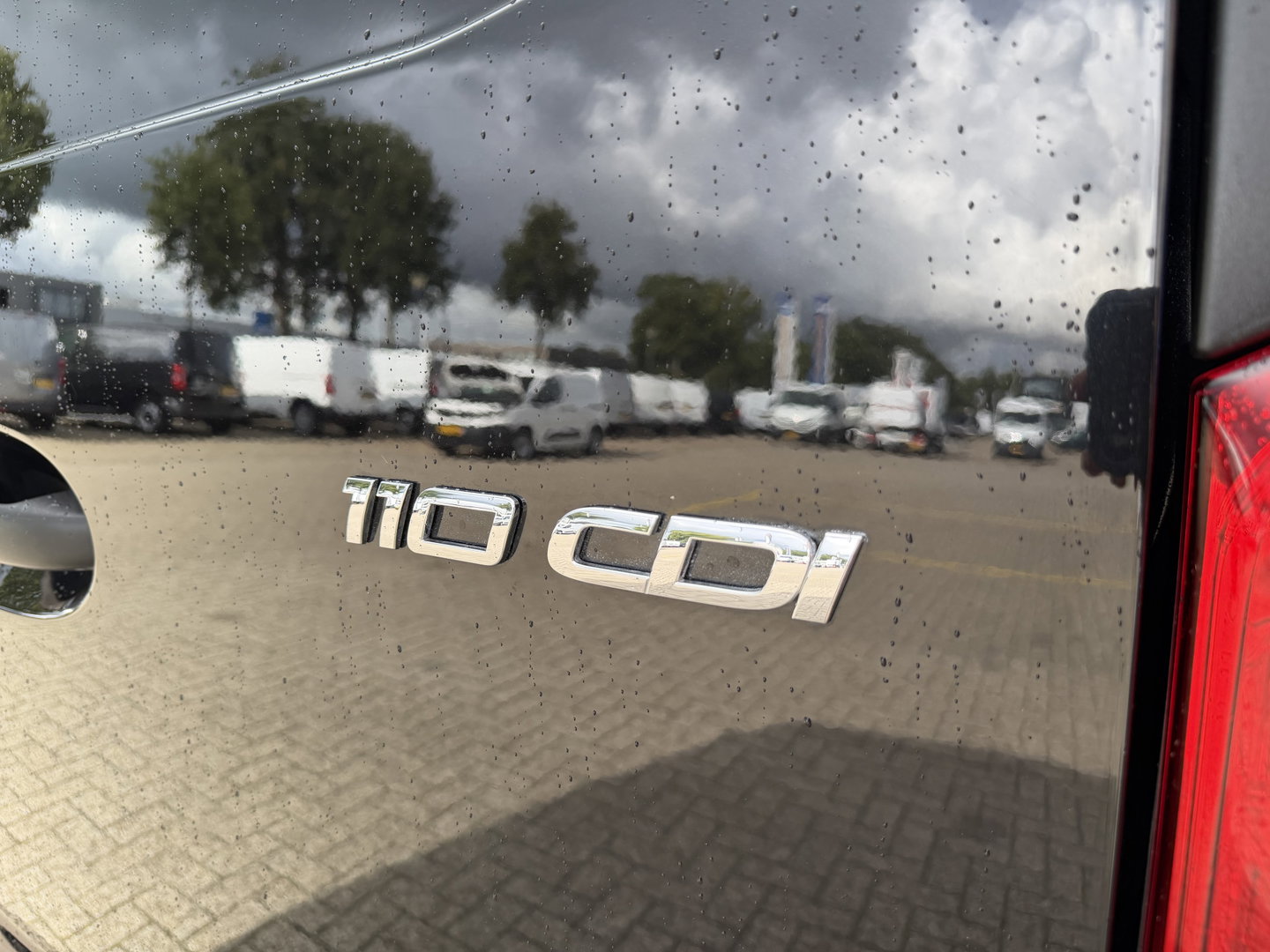 Mercedes-Benz Vito 110 CDI Lang L2H1 / euro 6 / bpm vrij / vaste prijs rijklaar € 16.950 ex btw / lease vanaf € 285 / airco / cruise control / navigatie / achterdeuren / comfort stoelen