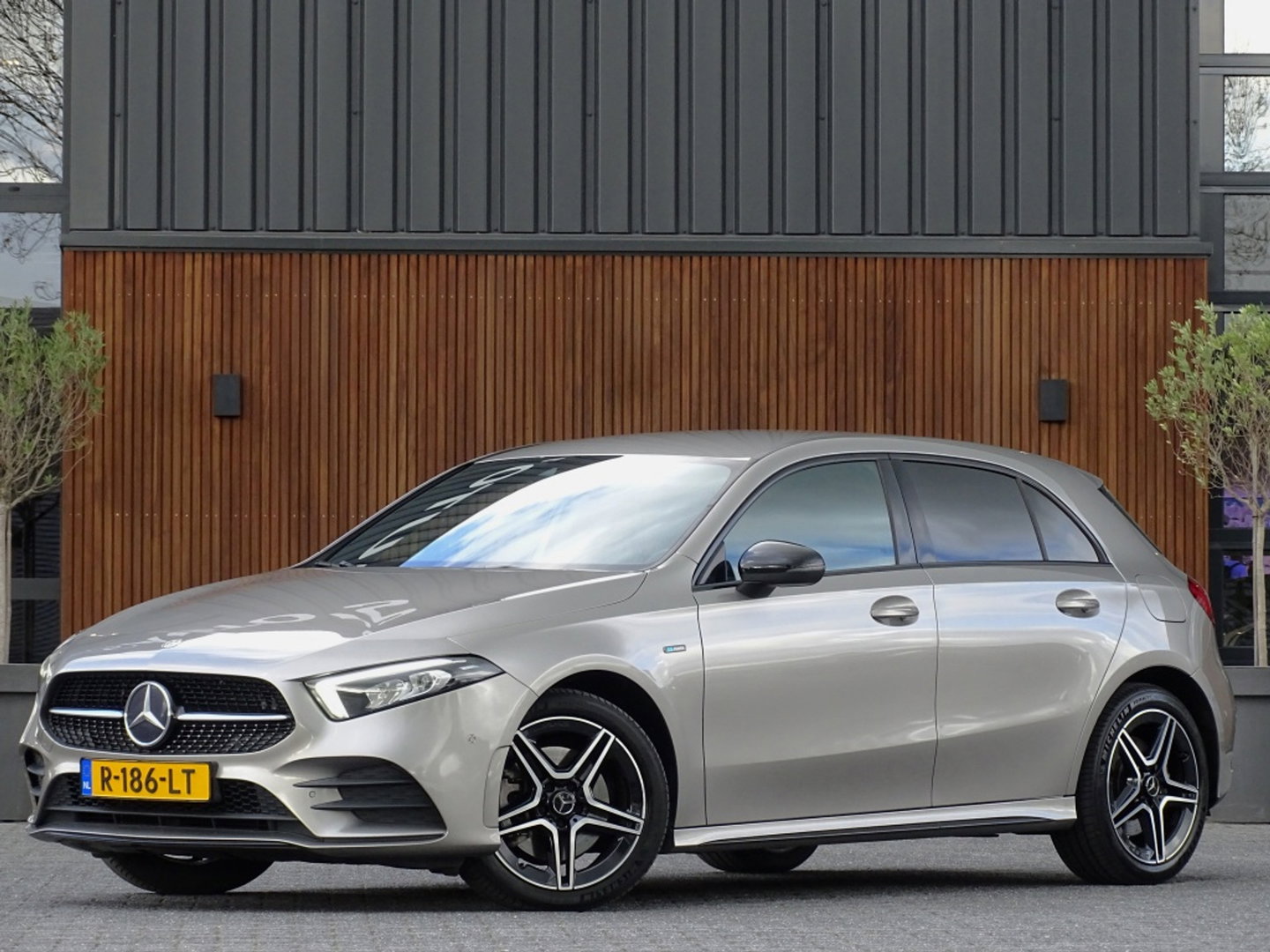Mercedes-Benz A-Klasse 250e 215PK automaat / AMG Line / 2020 / LED