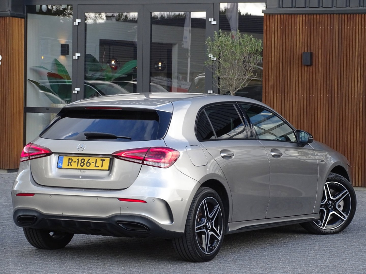 Mercedes-Benz A-Klasse 250e 215PK automaat / AMG Line / 2020 / LED