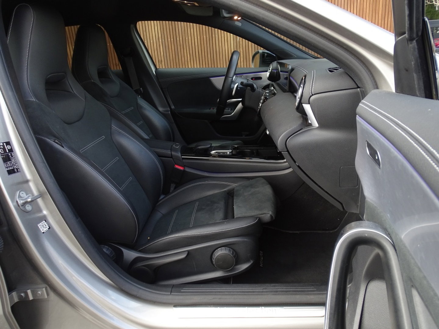 Mercedes-Benz A-Klasse 250e 215PK automaat / AMG Line / 2020 / LED