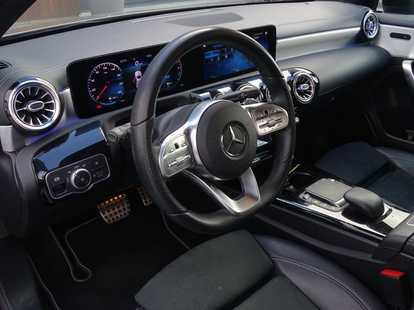 Mercedes-Benz A-Klasse 250e 215PK automaat / AMG Line / 2020 / LED
