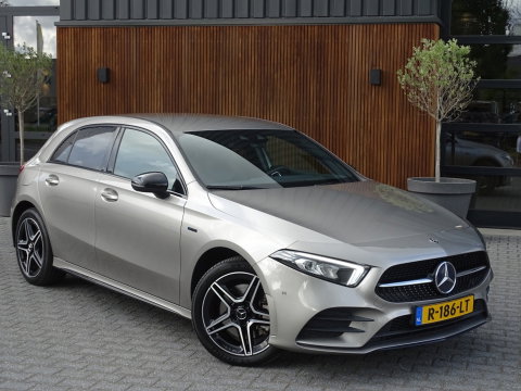 Mercedes-Benz A-Klasse 250e 215PK automaat / AMG Line / 2020 / LED