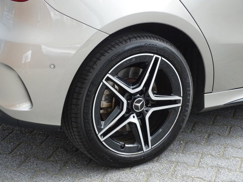 Mercedes-Benz A-Klasse 250e 215PK automaat / AMG Line / 2020 / LED