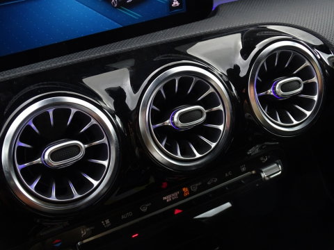 Mercedes-Benz A-Klasse 250e 215PK automaat / AMG Line / 2020 / LED