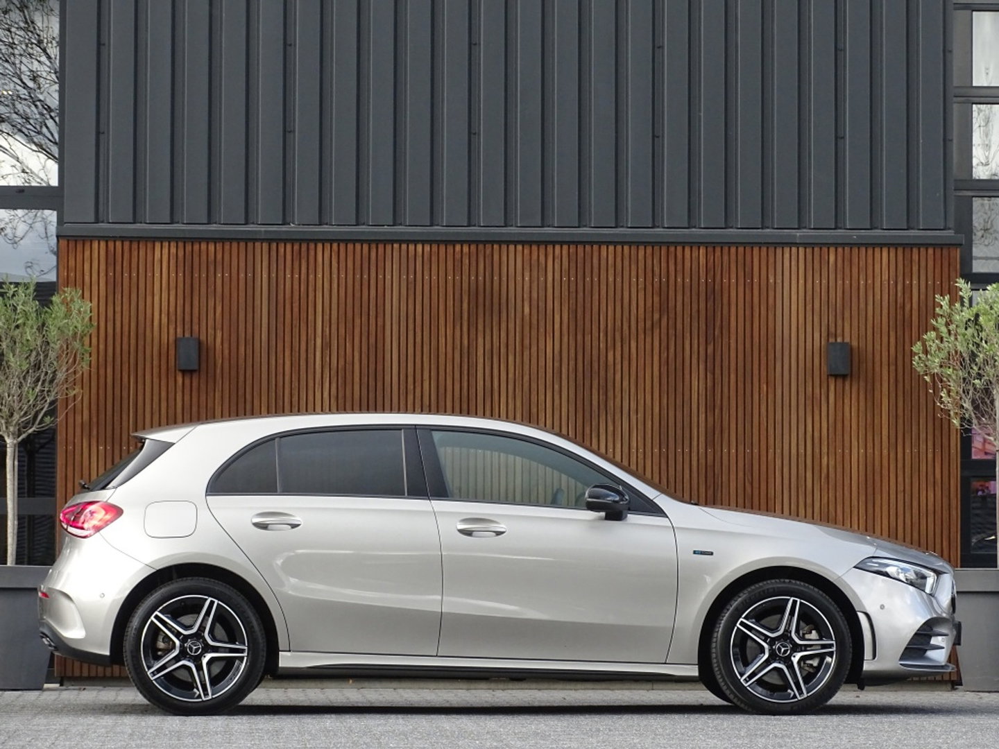 Mercedes-Benz A-Klasse 250e 215PK automaat / AMG Line / 2020 / LED