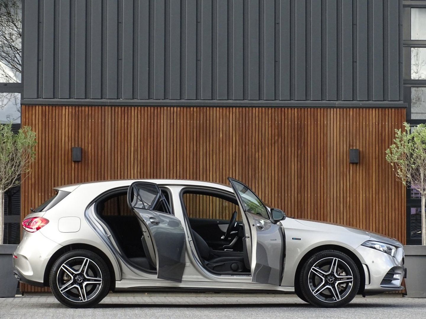 Mercedes-Benz A-Klasse 250e 215PK automaat / AMG Line / 2020 / LED