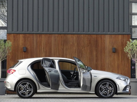 Mercedes-Benz A-Klasse 250e 215PK automaat / AMG Line / 2020 / LED