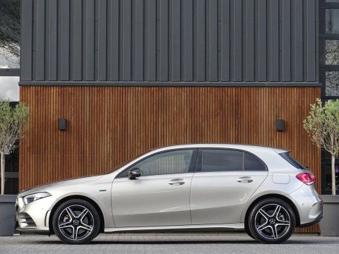 Mercedes-Benz A-Klasse 250e 215PK automaat / AMG Line / 2020 / LED