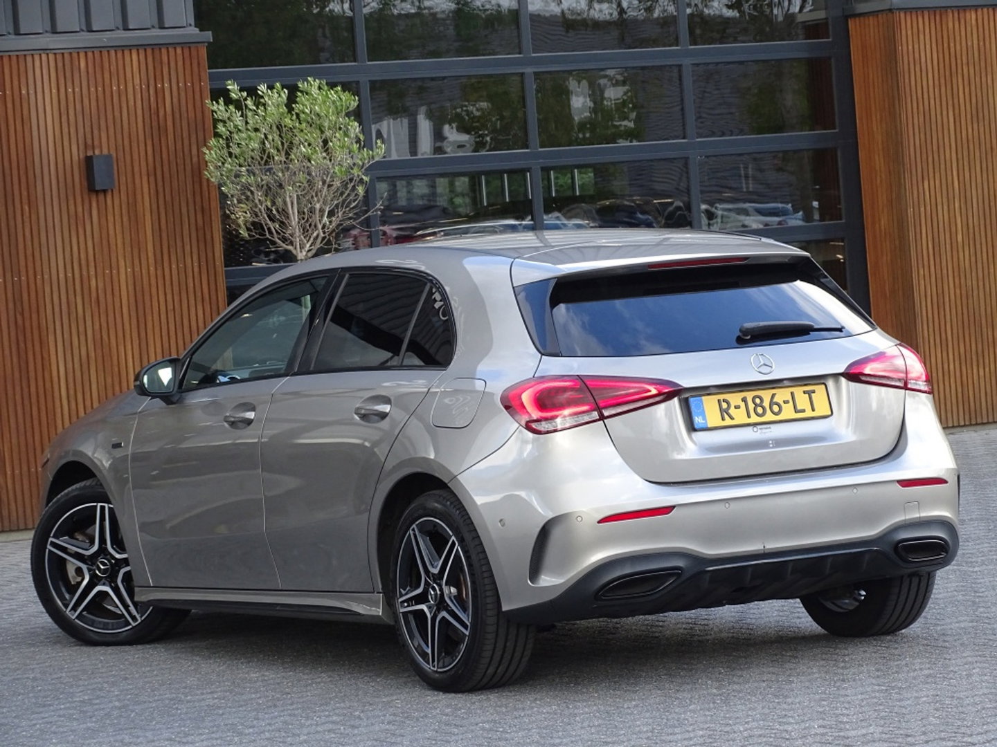 Mercedes-Benz A-Klasse 250e 215PK automaat / AMG Line / 2020 / LED