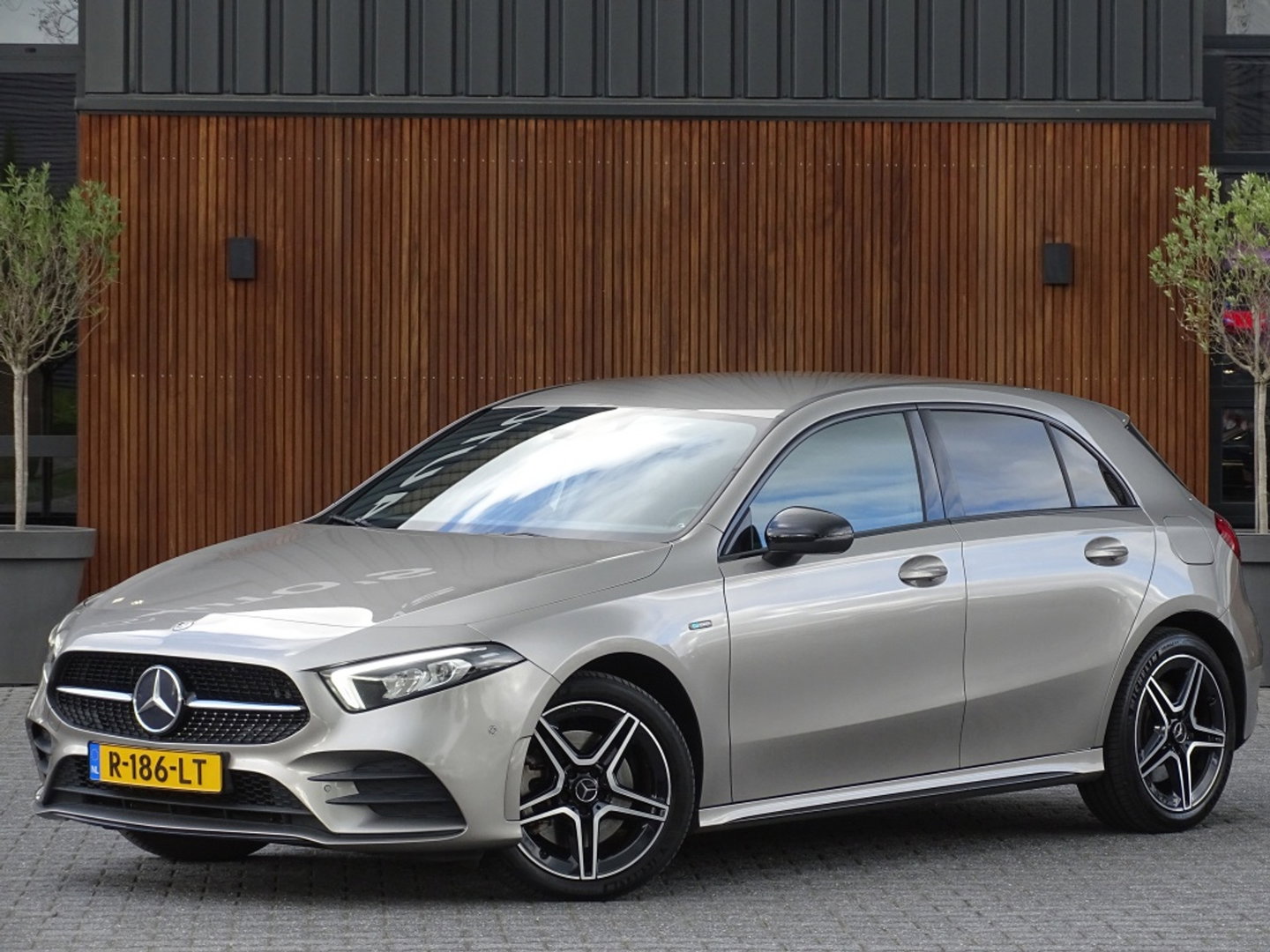 Mercedes-Benz A-Klasse 250e 215PK automaat / AMG Line / 2020 / LED