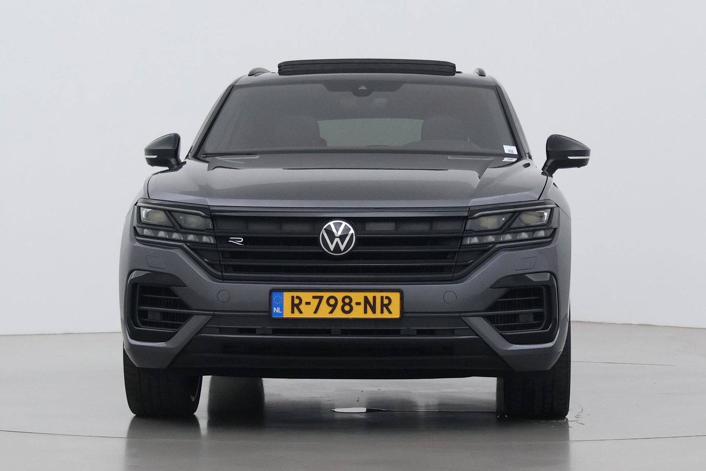 Volkswagen Touareg 3.0 TSi eHybrid 4MOTION R | Luchtvering | Panoramadak | Dynaudio | 360° Camera | Head-Up | Trekhaak | Massage | ACC