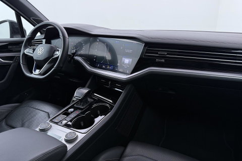 Volkswagen Touareg 3.0 TSi eHybrid 4MOTION R | Luchtvering | Panoramadak | Dynaudio | 360° Camera | Head-Up | Trekhaak | Massage | ACC