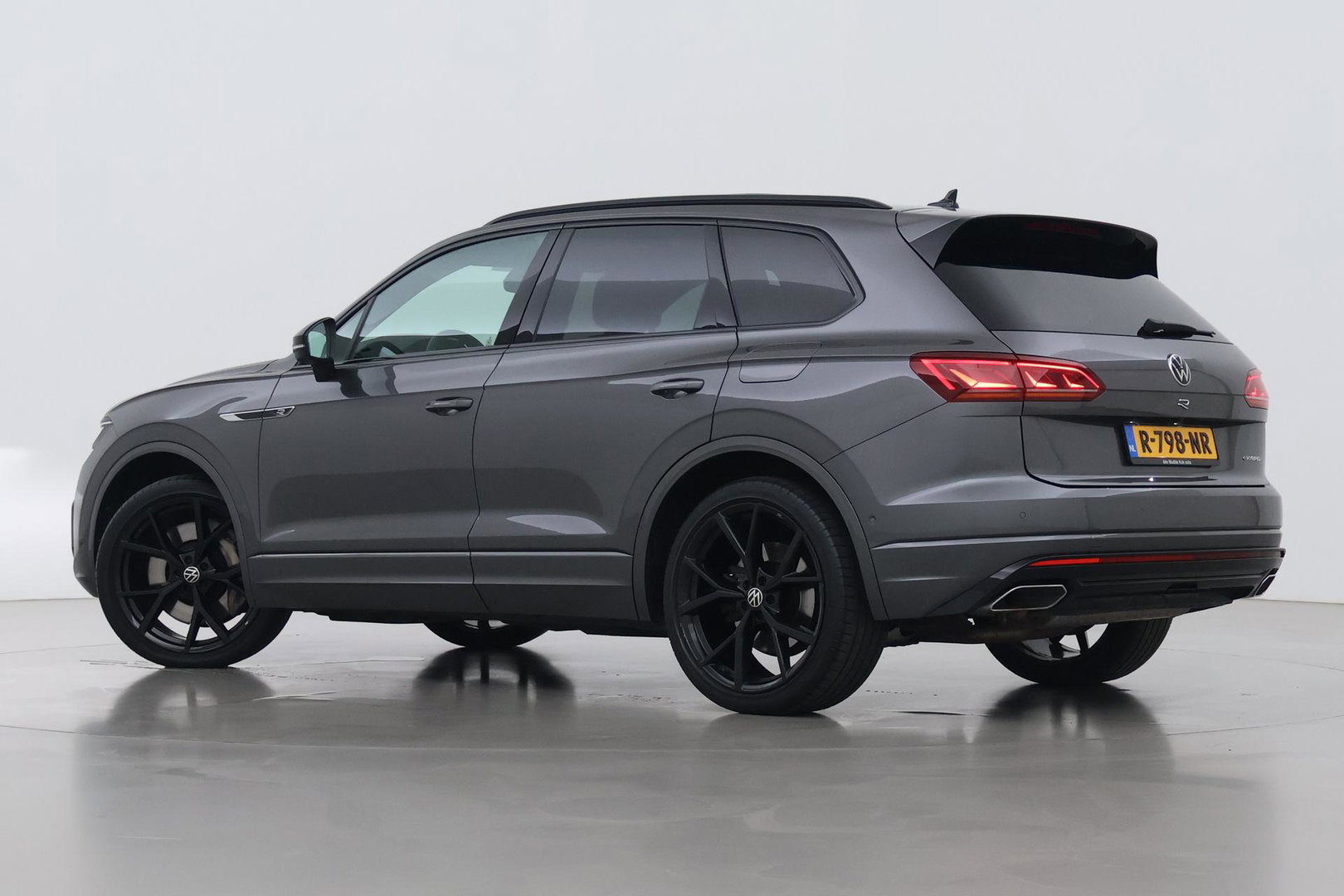Volkswagen Touareg 3.0 TSi eHybrid 4MOTION R | Luchtvering | Panoramadak | Dynaudio | 360° Camera | Head-Up | Trekhaak | Massage | ACC