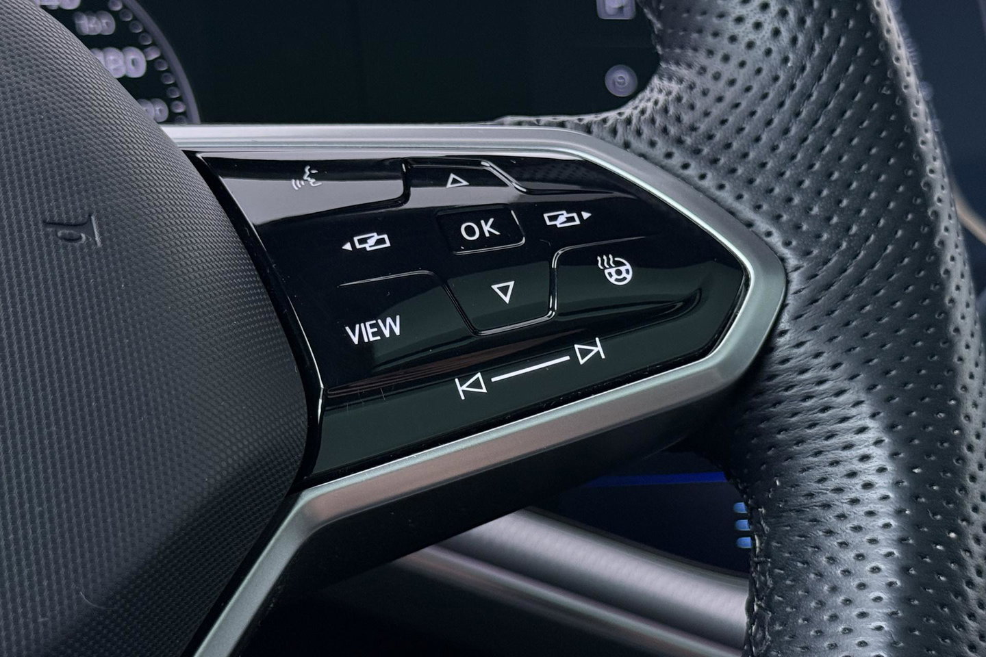 Volkswagen Touareg 3.0 TSi eHybrid 4MOTION R | Luchtvering | Panoramadak | Dynaudio | 360° Camera | Head-Up | Trekhaak | Massage | ACC