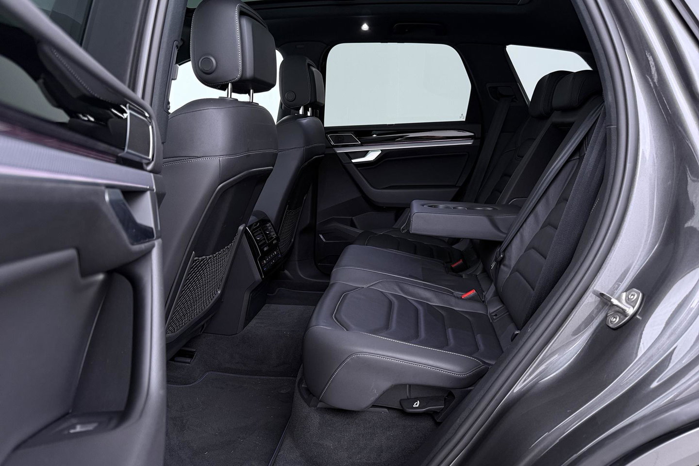 Volkswagen Touareg 3.0 TSi eHybrid 4MOTION R | Luchtvering | Panoramadak | Dynaudio | 360° Camera | Head-Up | Trekhaak | Massage | ACC