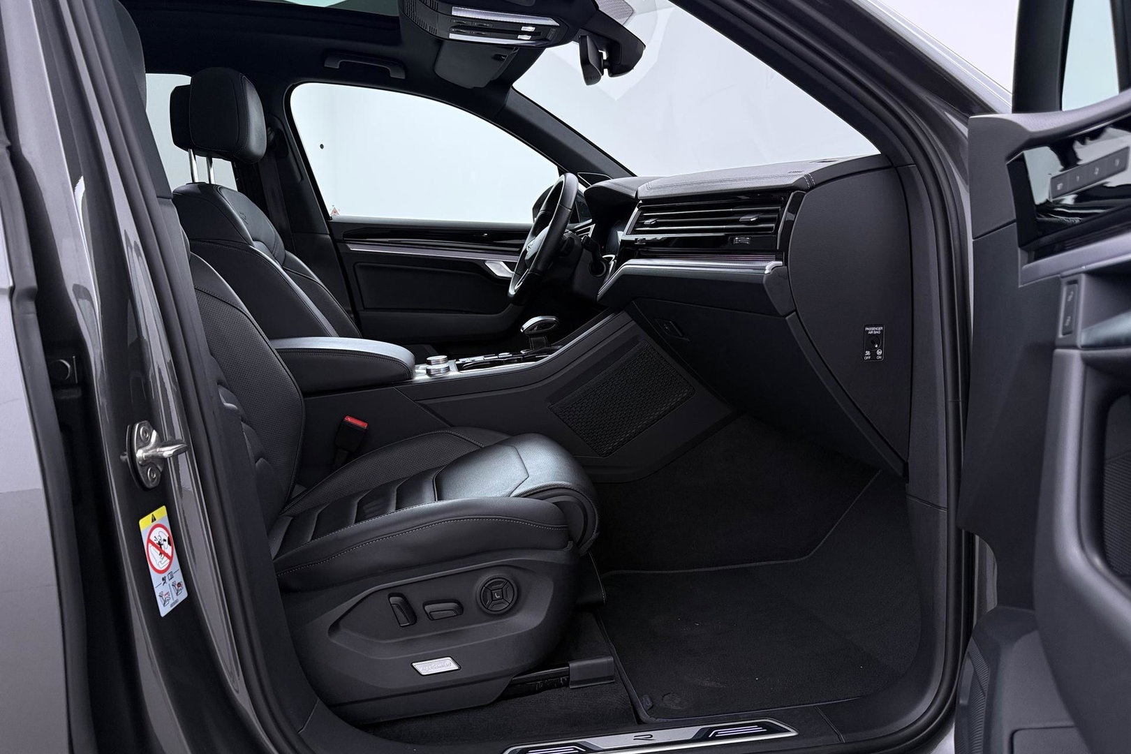 Volkswagen Touareg 3.0 TSi eHybrid 4MOTION R | Luchtvering | Panoramadak | Dynaudio | 360° Camera | Head-Up | Trekhaak | Massage | ACC