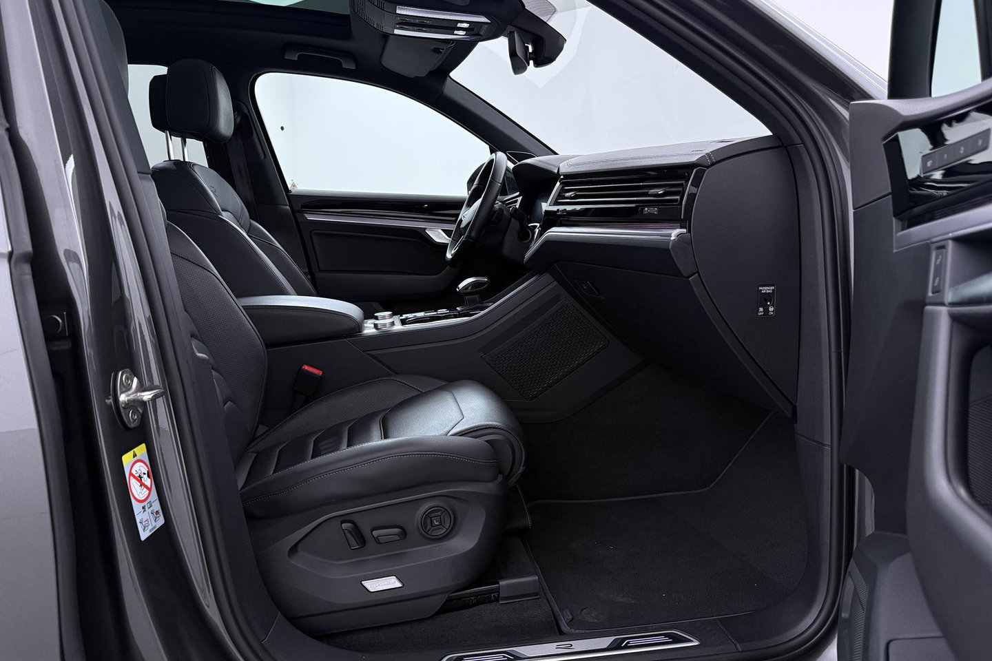 Volkswagen Touareg 3.0 TSi eHybrid 4MOTION R | Luchtvering | Panoramadak | Dynaudio | 360° Camera | Head-Up | Trekhaak | Massage | ACC