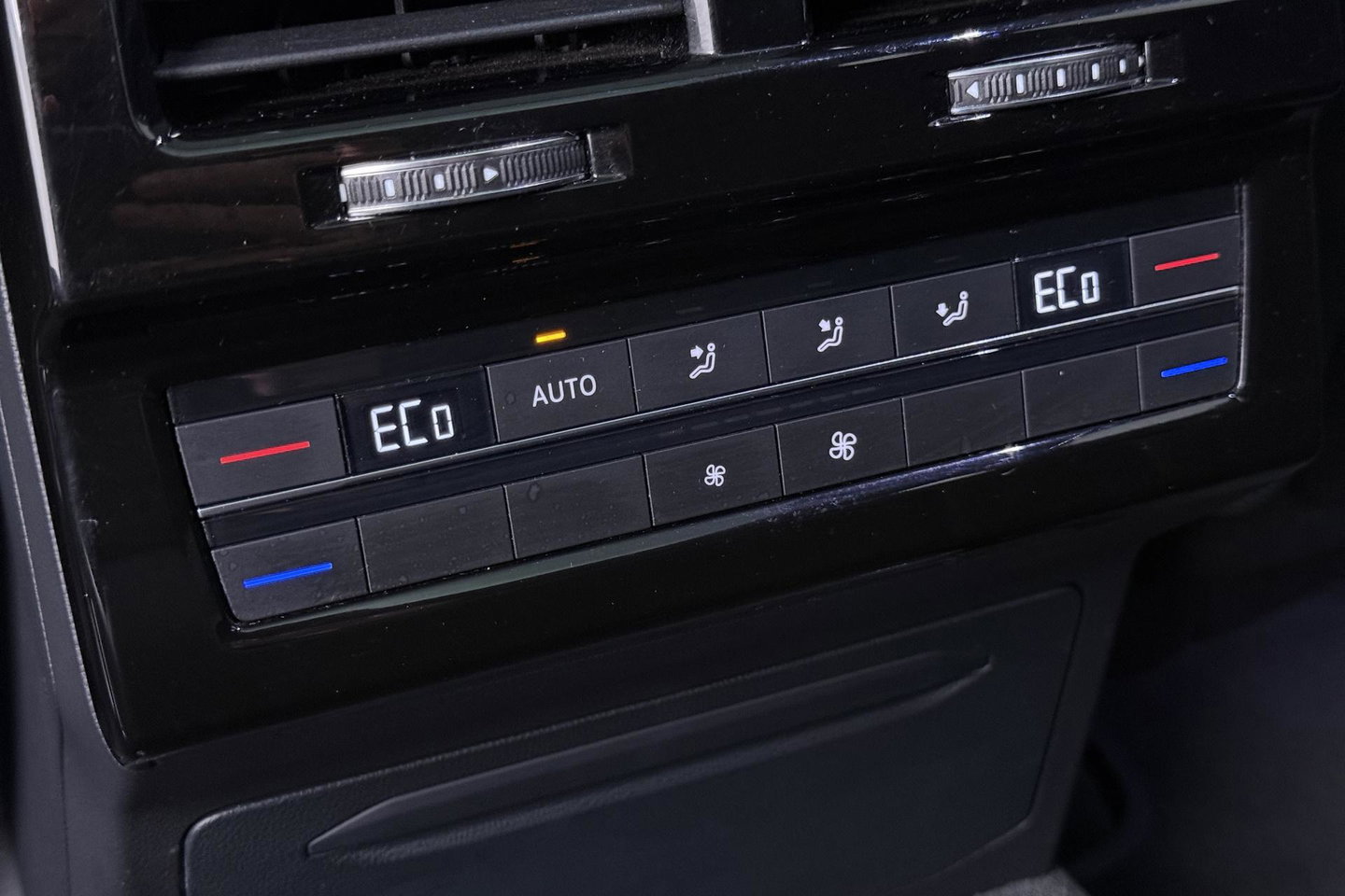 Volkswagen Touareg 3.0 TSi eHybrid 4MOTION R | Luchtvering | Panoramadak | Dynaudio | 360° Camera | Head-Up | Trekhaak | Massage | ACC