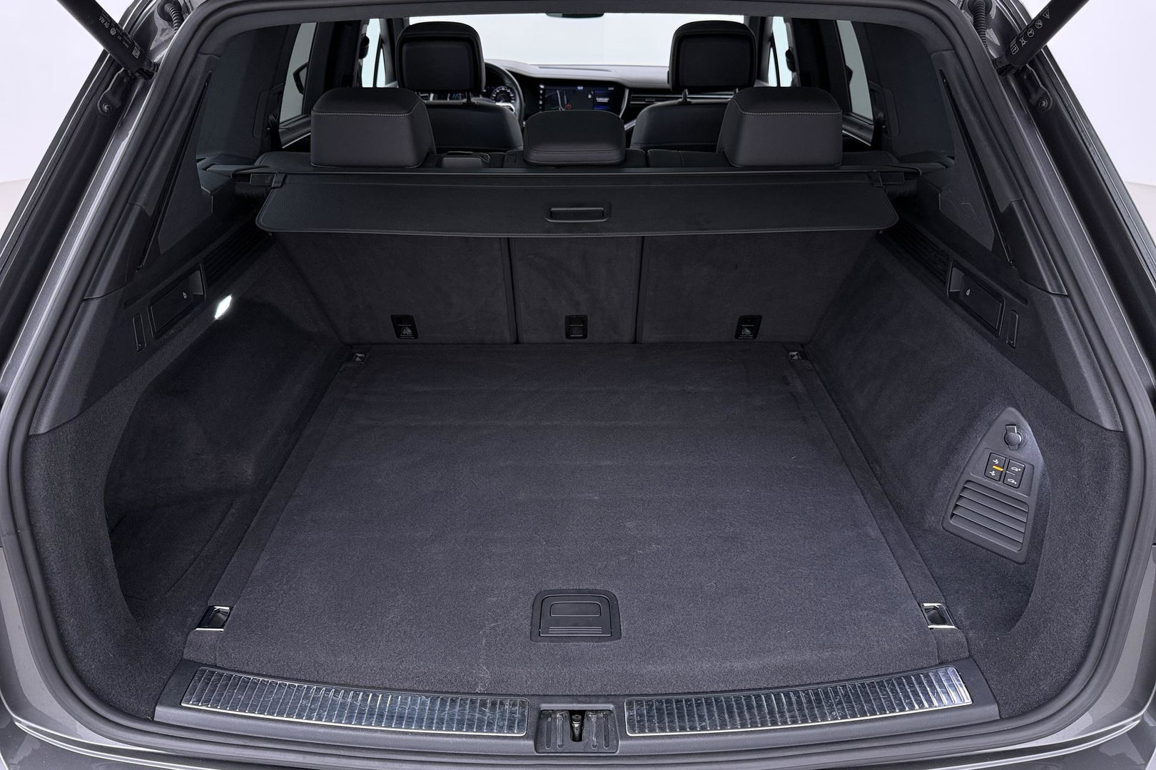 Volkswagen Touareg 3.0 TSi eHybrid 4MOTION R | Luchtvering | Panoramadak | Dynaudio | 360° Camera | Head-Up | Trekhaak | Massage | ACC
