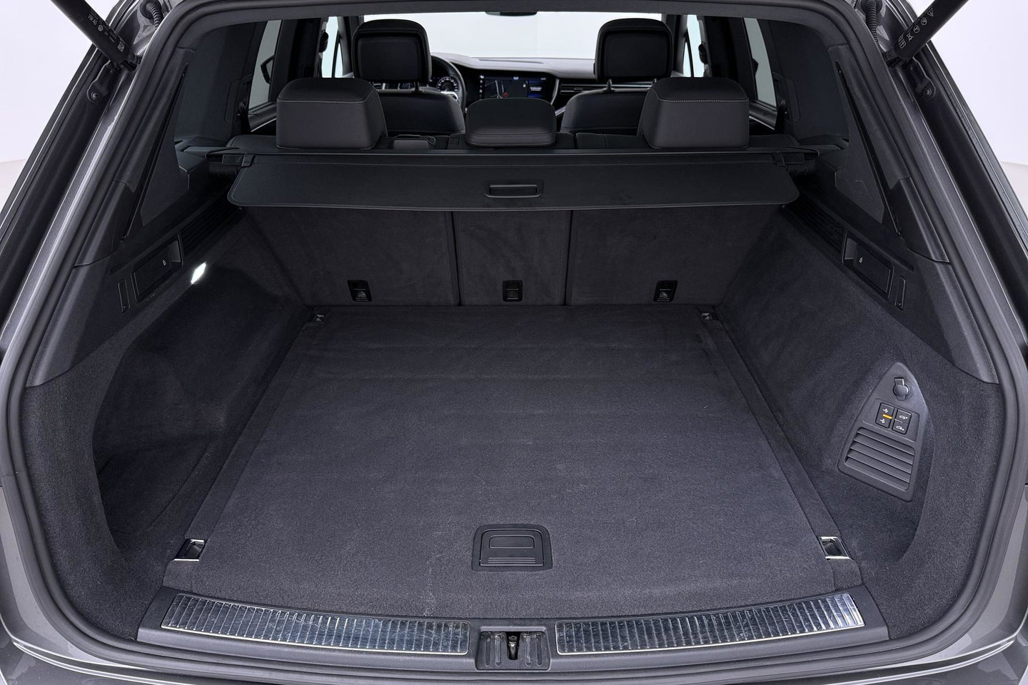 Volkswagen Touareg 3.0 TSi eHybrid 4MOTION R | Luchtvering | Panoramadak | Dynaudio | 360° Camera | Head-Up | Trekhaak | Massage | ACC