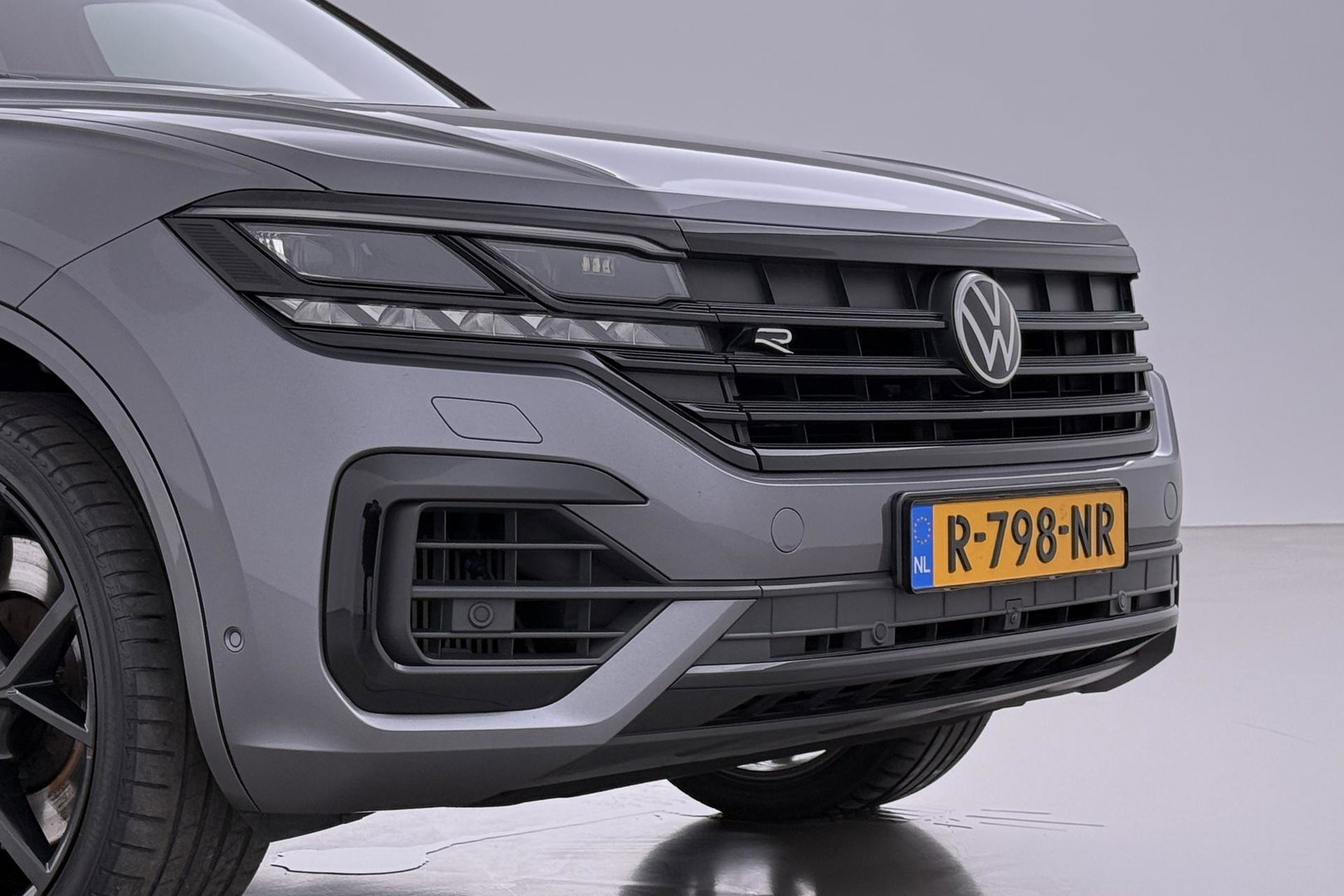 Volkswagen Touareg 3.0 TSi eHybrid 4MOTION R | Luchtvering | Panoramadak | Dynaudio | 360° Camera | Head-Up | Trekhaak | Massage | ACC