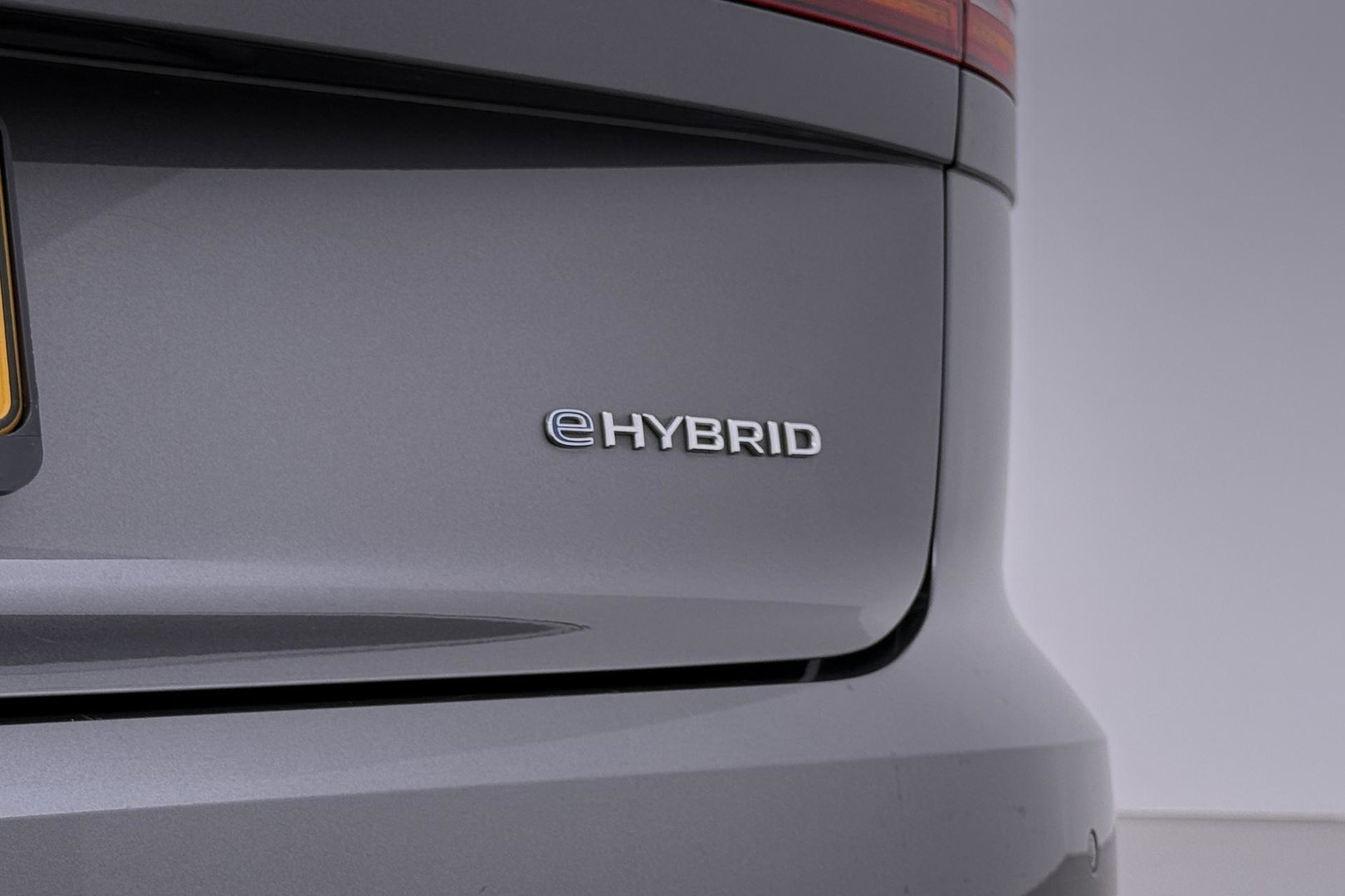 Volkswagen Touareg 3.0 TSi eHybrid 4MOTION R | Luchtvering | Panoramadak | Dynaudio | 360° Camera | Head-Up | Trekhaak | Massage | ACC