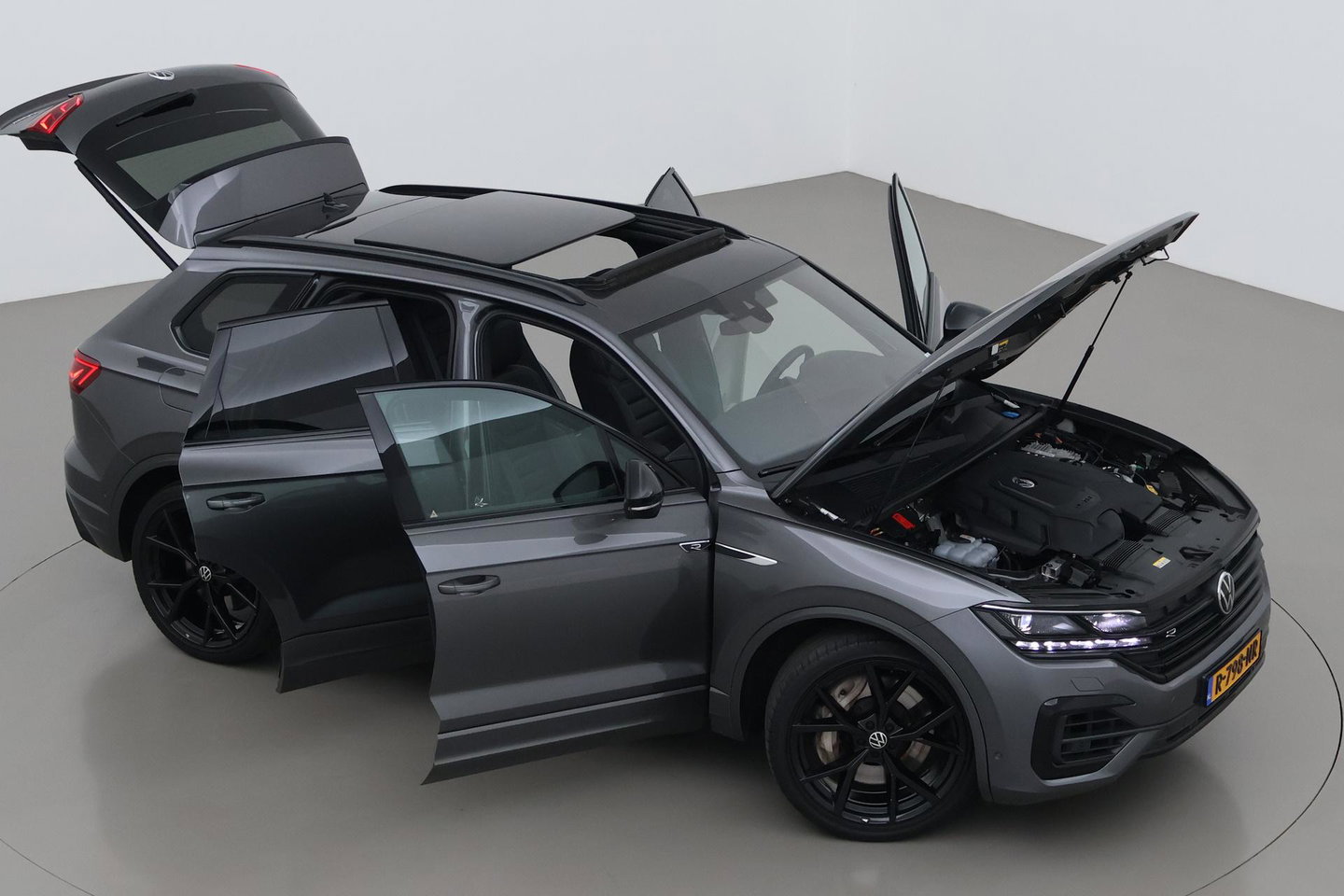 Volkswagen Touareg 3.0 TSi eHybrid 4MOTION R | Luchtvering | Panoramadak | Dynaudio | 360° Camera | Head-Up | Trekhaak | Massage | ACC