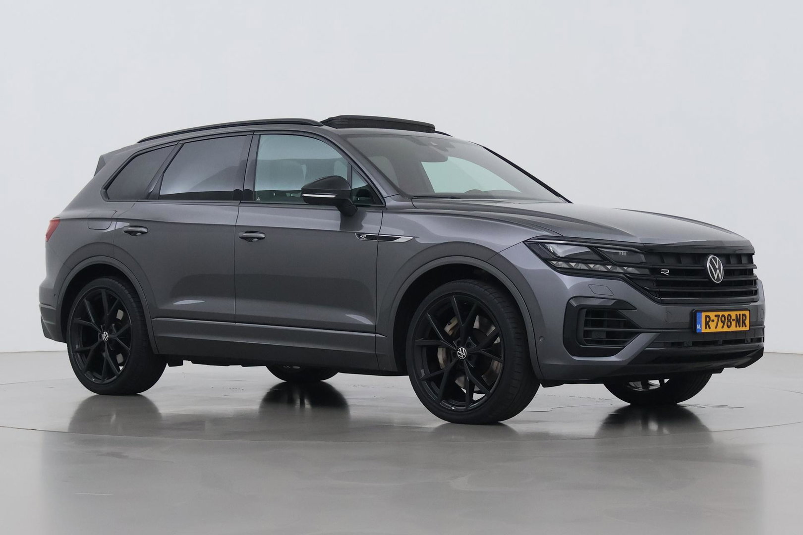 Volkswagen Touareg 3.0 TSi eHybrid 4MOTION R | Luchtvering | Panoramadak | Dynaudio | 360° Camera | Head-Up | Trekhaak | Massage | ACC