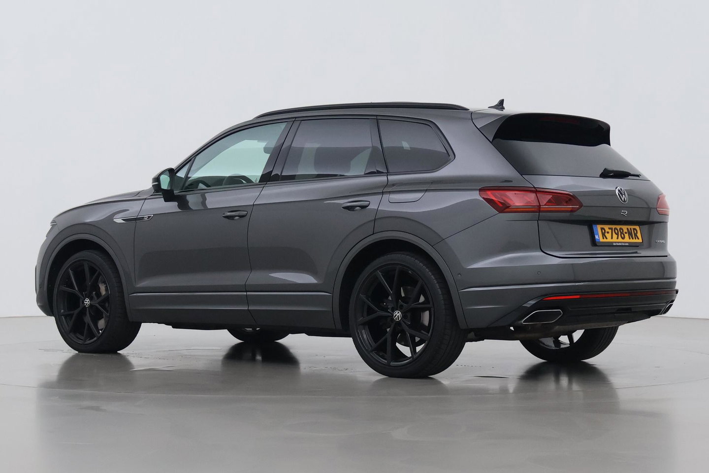 Volkswagen Touareg 3.0 TSi eHybrid 4MOTION R | Luchtvering | Panoramadak | Dynaudio | 360° Camera | Head-Up | Trekhaak | Massage | ACC