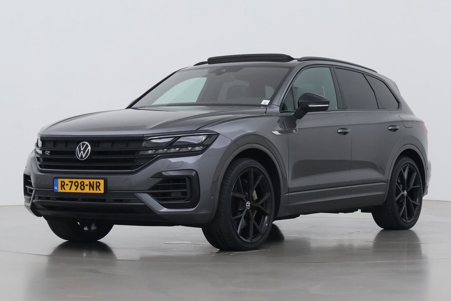 Volkswagen Touareg 3.0 TSi eHybrid 4MOTION R | Luchtvering | Panoramadak | Dynaudio | 360° Camera | Head-Up | Trekhaak | Massage | ACC