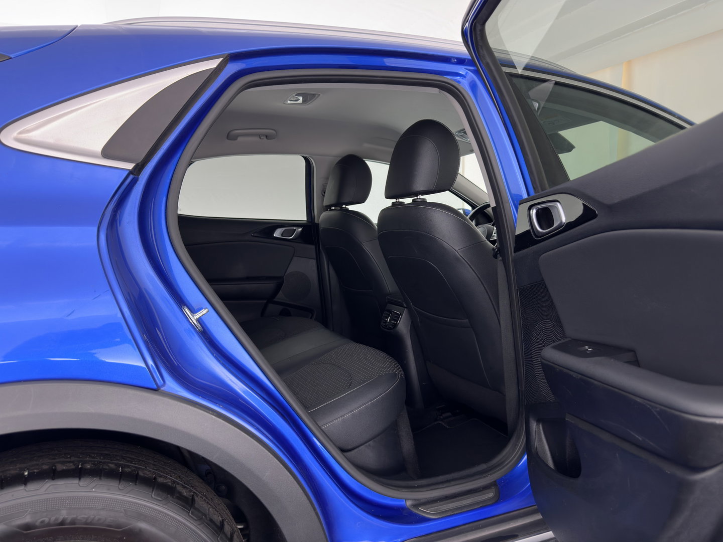 Kia Xceed 1.6 GDi PHEV DynamicPlusLine (Plug-In) {SoH-97%} (INCL-BTW ) Aut.*LEATHER-FABRIC | FULL-LED | KEYLESS | NAVI-FULLMAP | HEATED-SPORTSEATS | CAMERA | DAB | LANE-ASSIST | CRUISE | PRIVACY-GLASS | 16''ALU*