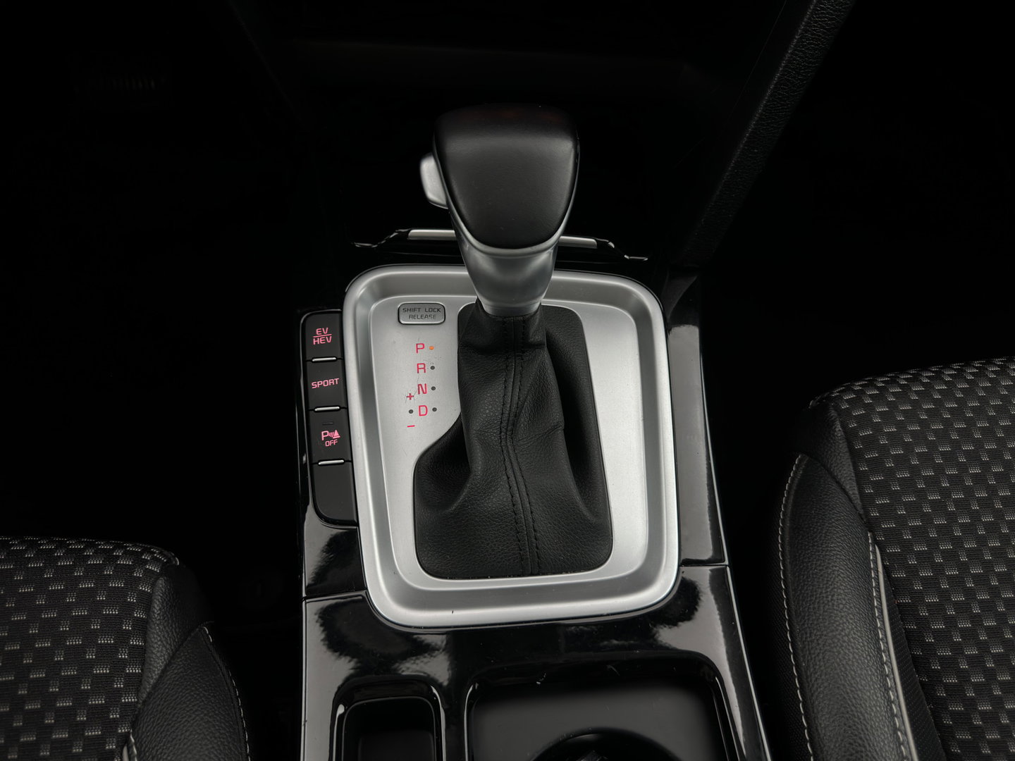 Kia Xceed 1.6 GDi PHEV DynamicPlusLine (Plug-In) {SoH-97%} (INCL-BTW ) Aut.*LEATHER-FABRIC | FULL-LED | KEYLESS | NAVI-FULLMAP | HEATED-SPORTSEATS | CAMERA | DAB | LANE-ASSIST | CRUISE | PRIVACY-GLASS | 16''ALU*
