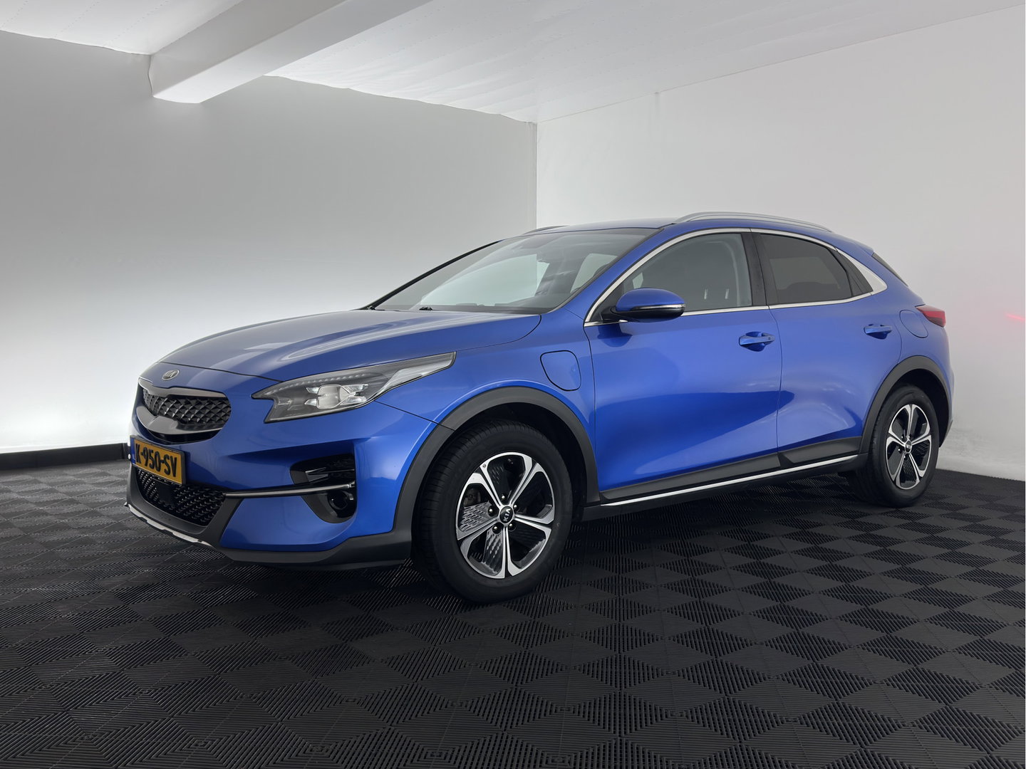 Kia Xceed 1.6 GDi PHEV DynamicPlusLine (Plug-In) {SoH-97%} (INCL-BTW ) Aut.*LEATHER-FABRIC | FULL-LED | KEYLESS | NAVI-FULLMAP | HEATED-SPORTSEATS | CAMERA | DAB | LANE-ASSIST | CRUISE | PRIVACY-GLASS | 16''ALU*