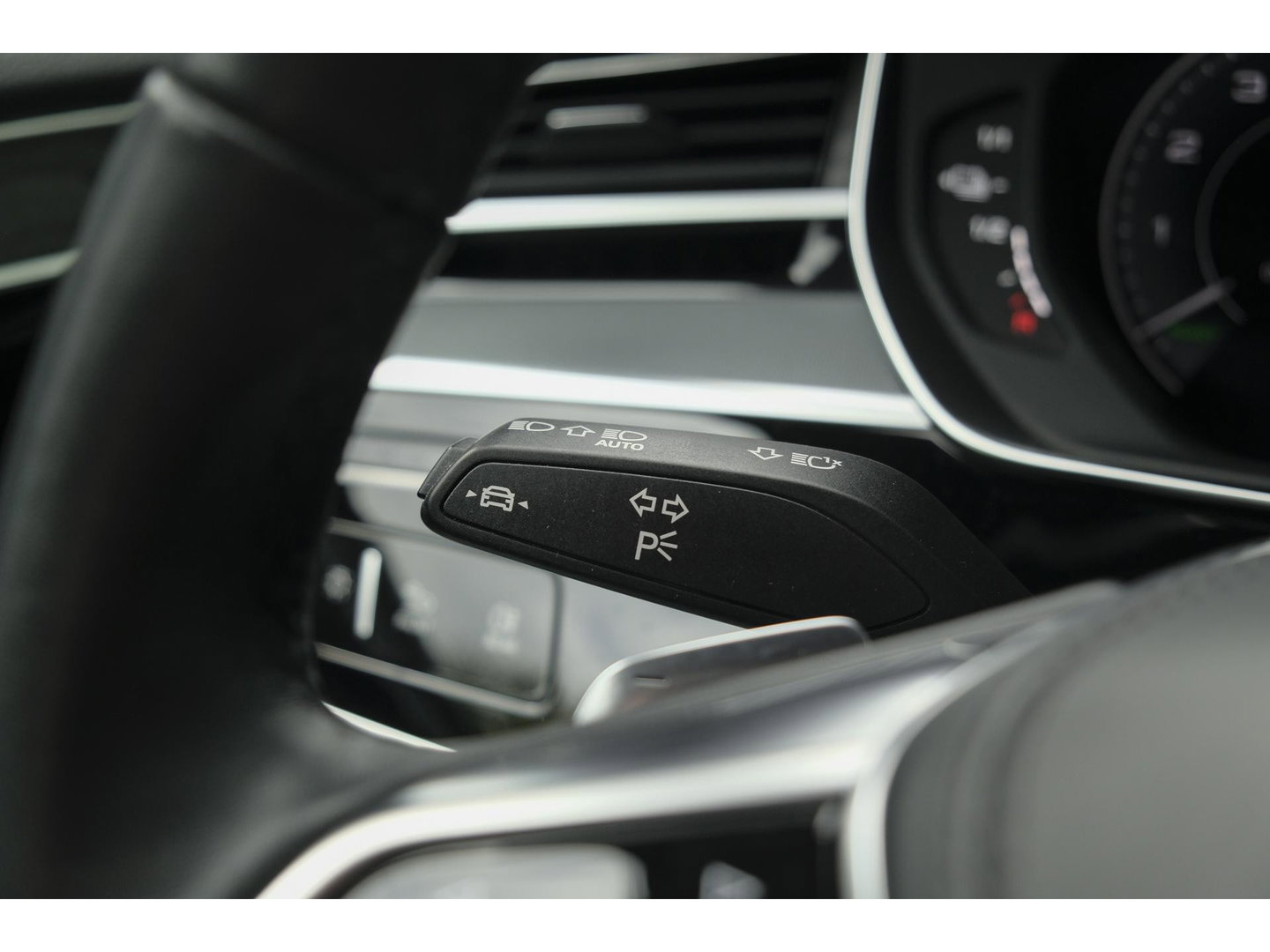 Audi A8 60 TFSIe 462pk S-Line Quattro Panoramdak *BTW* B&O *SOH 100%* 4-Wielsturing RS stoelen Luchtvering Massage Stoelkoeling