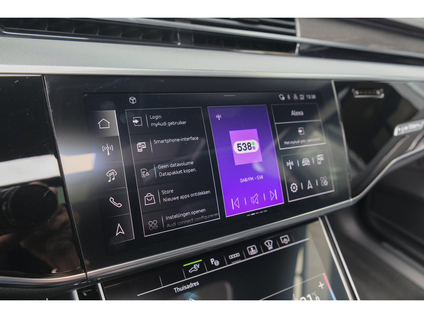 Audi A8 60 TFSIe 462pk S-Line Quattro Panoramdak *BTW* B&O *SOH 100%* 4-Wielsturing RS stoelen Luchtvering Massage Stoelkoeling