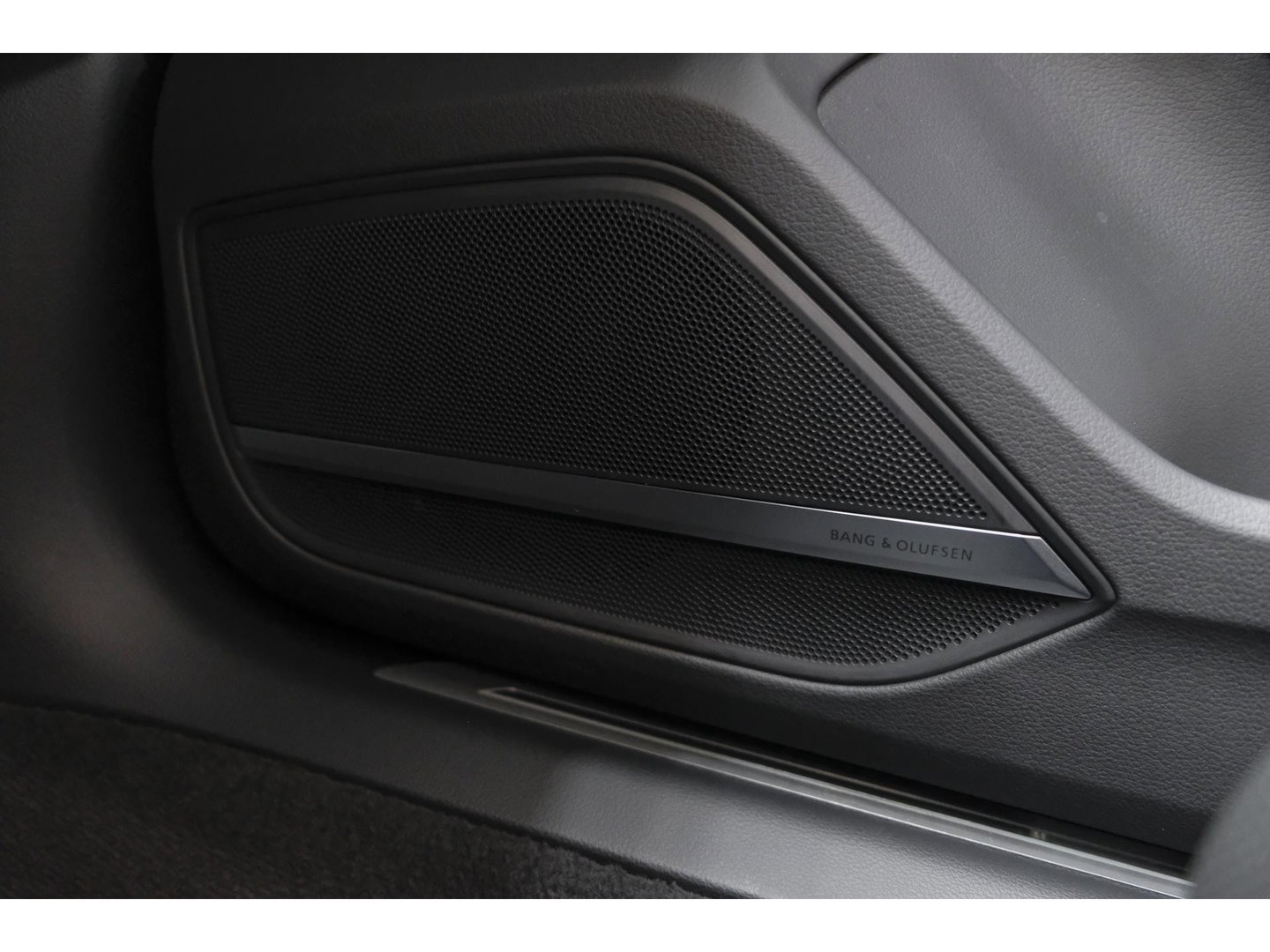 Audi A8 60 TFSIe 462pk S-Line Quattro Panoramdak *BTW* B&O *SOH 100%* 4-Wielsturing RS stoelen Luchtvering Massage Stoelkoeling