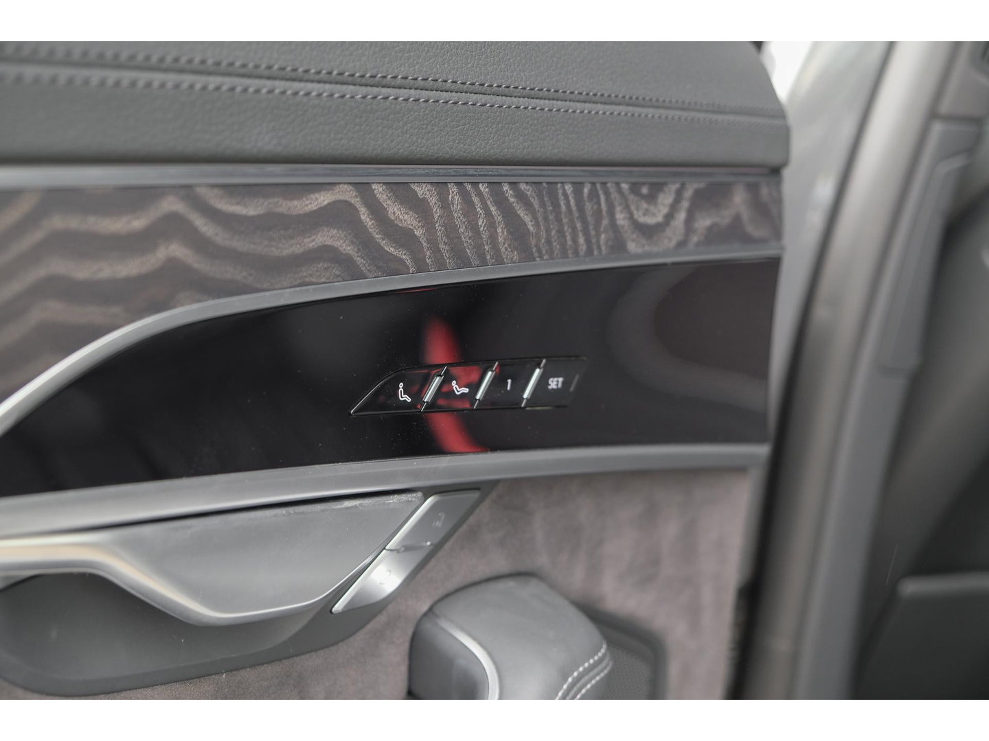 Audi A8 60 TFSIe 462pk S-Line Quattro Panoramdak *BTW* B&O *SOH 100%* 4-Wielsturing RS stoelen Luchtvering Massage Stoelkoeling