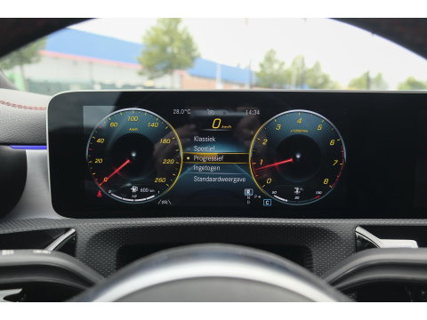 Mercedes-Benz CLA-Klasse CLA250 AMG 224pk Panoramadak Night pakket Widescreen Sfeerverlichting 19" LMV