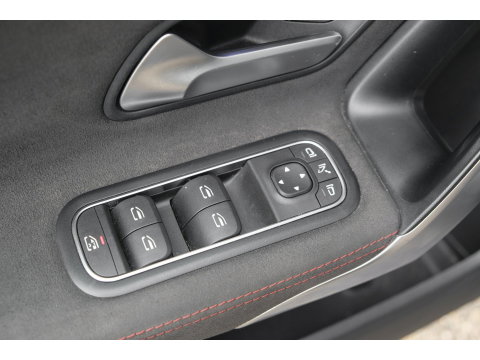 Mercedes-Benz CLA-Klasse CLA250 AMG 224pk Panoramadak Night pakket Widescreen Sfeerverlichting 19" LMV