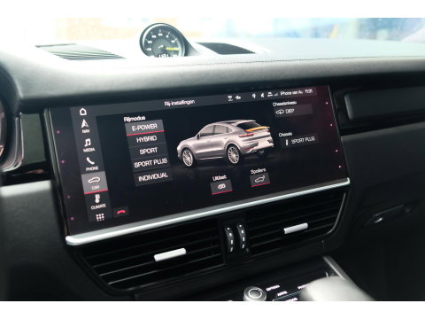 Porsche Cayenne Coupé 4.0 V8 Turbo S 680pk E-Hybrid Panoramadak *SOH 89%* Keramisch *BTW* Massage Trekhaak Stoelkoeling Luchtvering