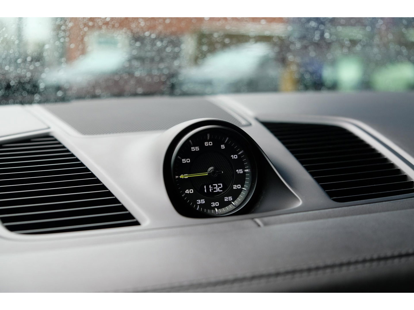 Porsche Cayenne Coupé 4.0 V8 Turbo S 680pk E-Hybrid Panoramadak *SOH 89%* Keramisch *BTW* Massage Trekhaak Stoelkoeling Luchtvering