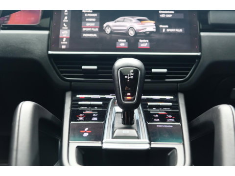 Porsche Cayenne Coupé 4.0 V8 Turbo S 680pk E-Hybrid Panoramadak *SOH 89%* Keramisch *BTW* Massage Trekhaak Stoelkoeling Luchtvering