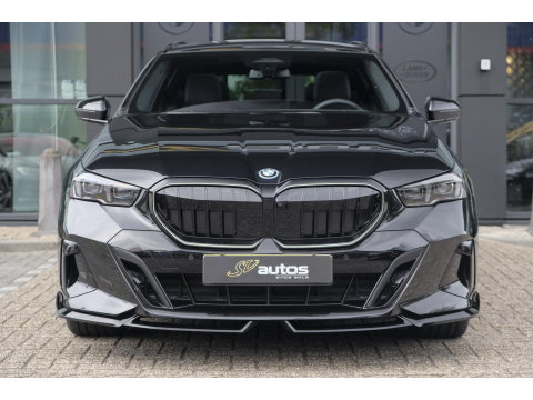 BMW 5 Serie Touring 550e 490pk M-sport xDrive Panoramadak *BTW* Bowers&Wilkins Trekhaak Head-up M-perfomance look