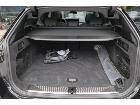 BMW 5 Serie Touring 550e 490pk M-sport xDrive Panoramadak *BTW* Bowers&Wilkins Trekhaak Head-up M-perfomance look