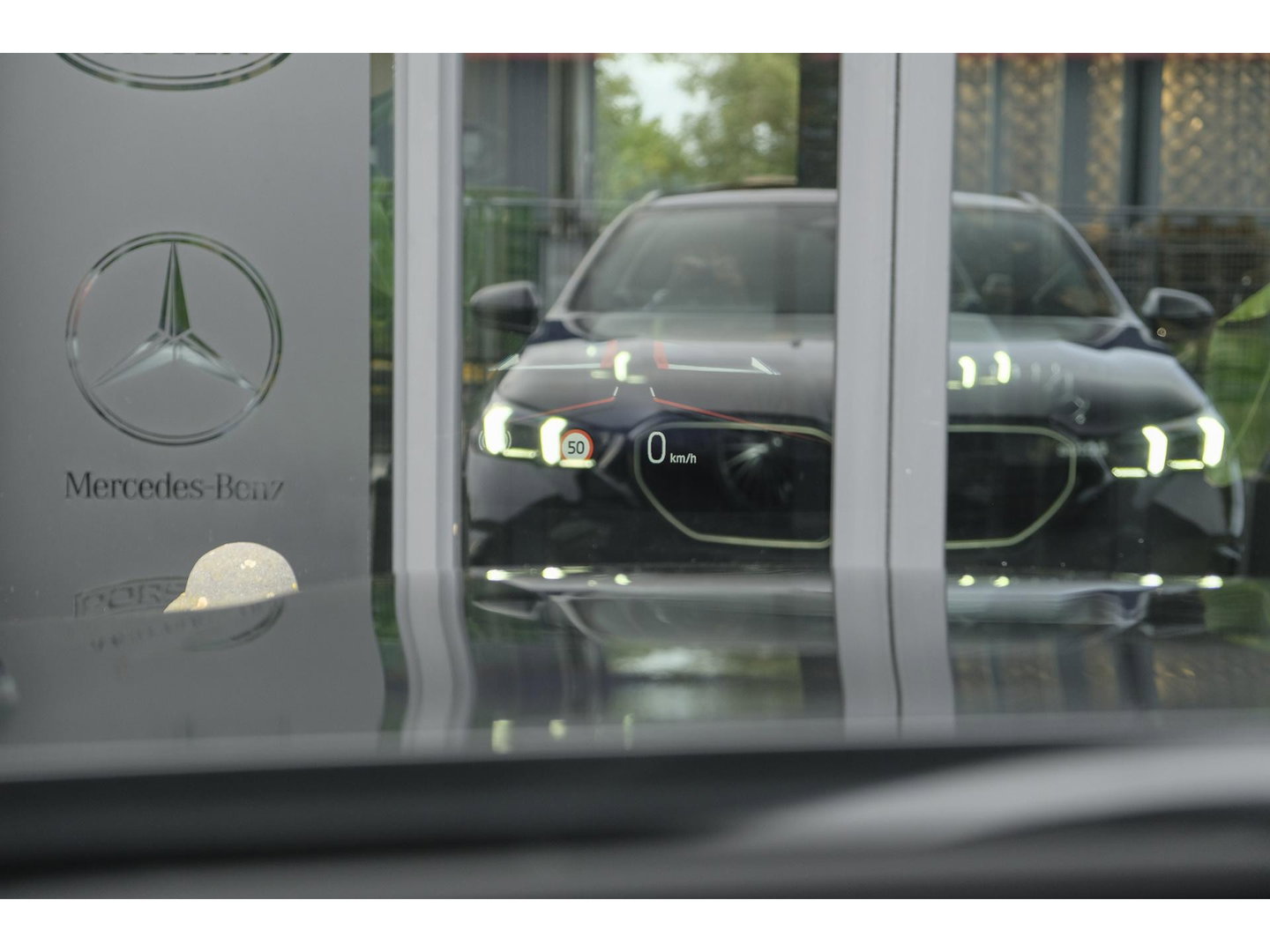 BMW 5 Serie Touring 550e 490pk M-sport xDrive Panoramadak *BTW* Bowers&Wilkins Trekhaak Head-up M-perfomance look