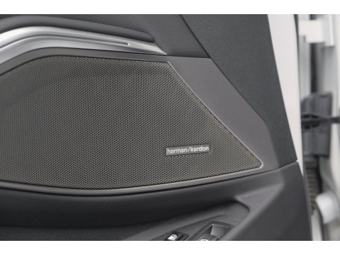 BMW 3 Serie Touring 330e xDrive M-sport M3 stoelen Panoramadak *SOH 98%* Memory *BTW* Black pack NLauto 19" LMV