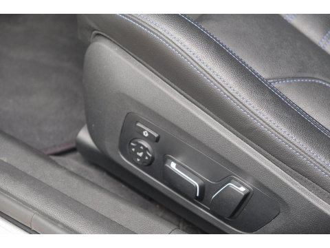 BMW 3 Serie Touring 330e xDrive M-sport M3 stoelen Panoramadak *SOH 98%* Memory *BTW* Black pack NLauto 19" LMV