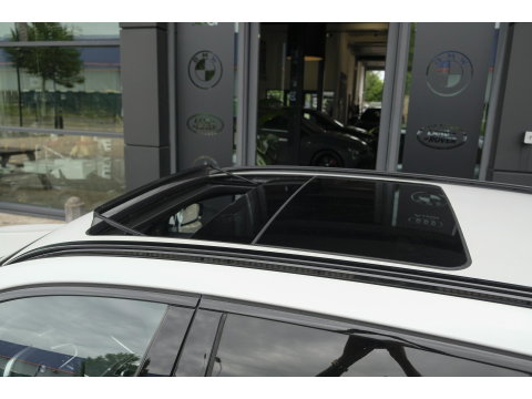 BMW 3 Serie Touring 330e xDrive M-sport M3 stoelen Panoramadak *SOH 98%* Memory *BTW* Black pack NLauto 19" LMV