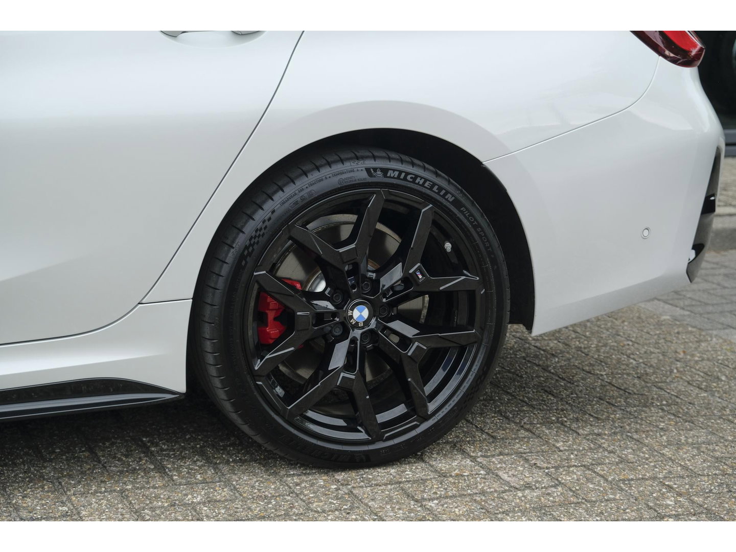BMW 3 Serie Touring 330e xDrive M-sport M3 stoelen Panoramadak *SOH 98%* Memory *BTW* Black pack NLauto 19" LMV